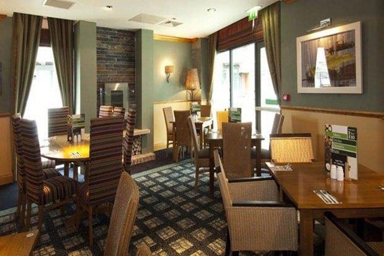 Premier Inn Manchester Cheadle  Bagian luar foto