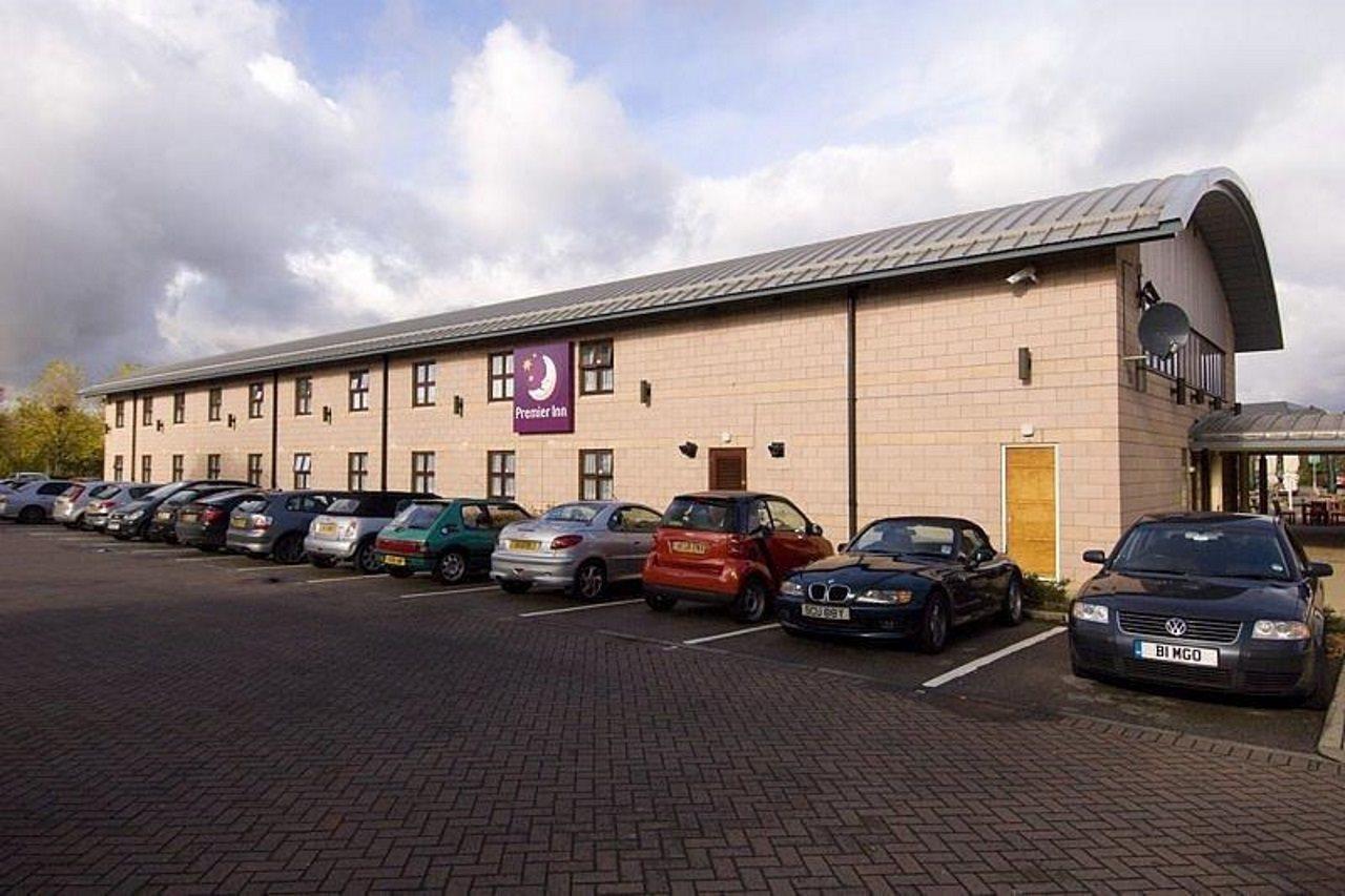 Premier Inn Manchester Cheadle  Bagian luar foto