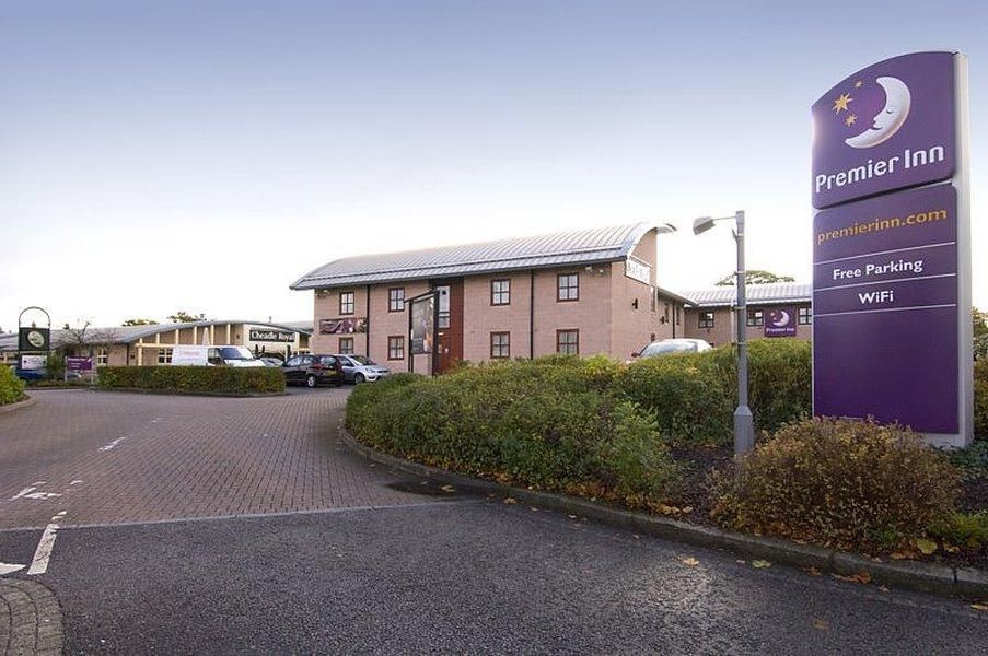 Premier Inn Manchester Cheadle  Bagian luar foto