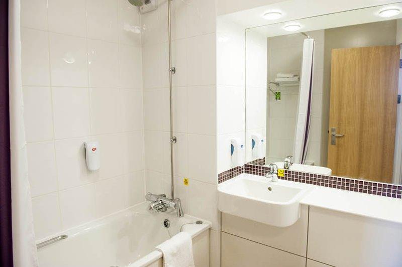 Premier Inn Manchester Cheadle  Bagian luar foto